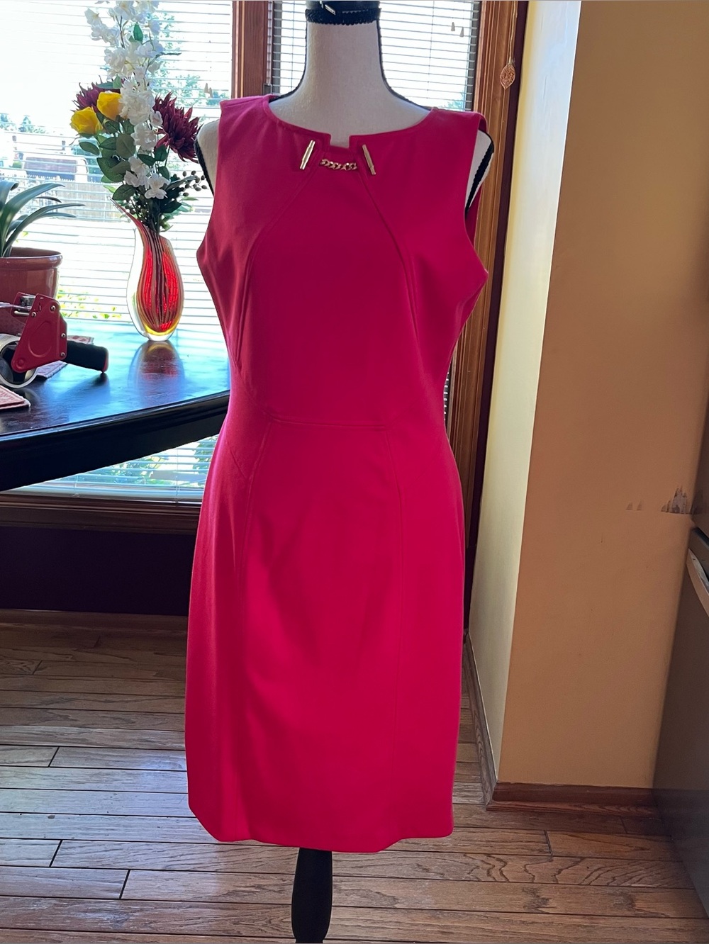 7A: Ivanka Trump Fuchsa Multi Pattern Form Fitting Sheath Dress